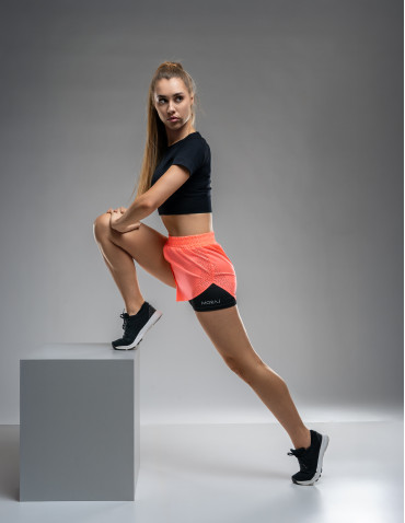 Szorty - Szorty sportowe damskie krótkie dwuwarstwowe na trening WZÓR - produkt 2