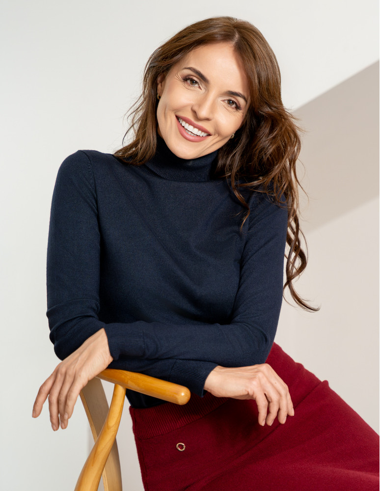 Swetry - Damski golf sweter z wiskozy GRANATOWY - produkt moraj.pl 1
